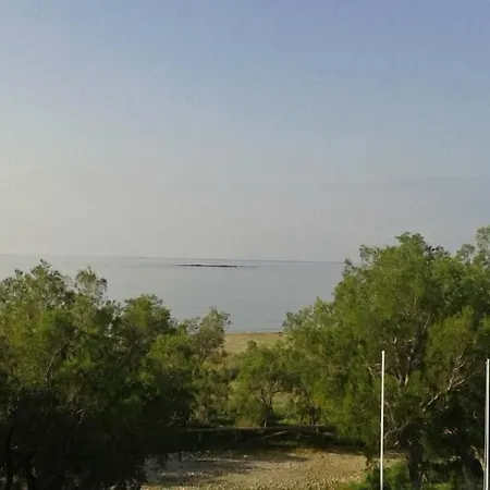 Nostos Beachfront & 3*