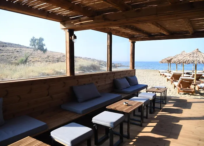 Nostos Beachfront & شقة فندقية 3*