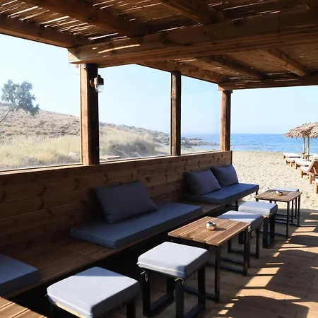 Nostos Beachfront & شقة فندقية 3*
