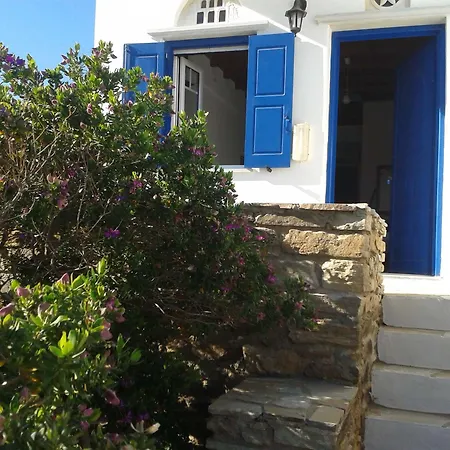 Nostos Beachfront & Lägenhetshotell Agios Ioannis (Tinos)