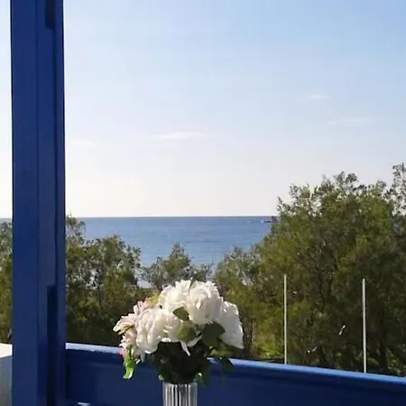 Nostos Beachfront & شقة فندقية